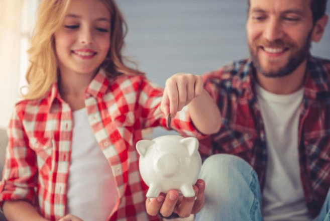 5 formas prácticas de enseñar sobre el dinero a adolescentes