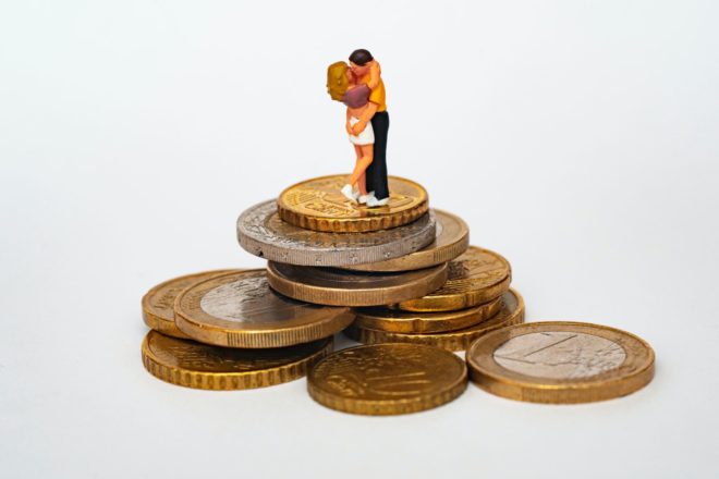 3 razones increíbles por las que las parejas pelean por dinero
